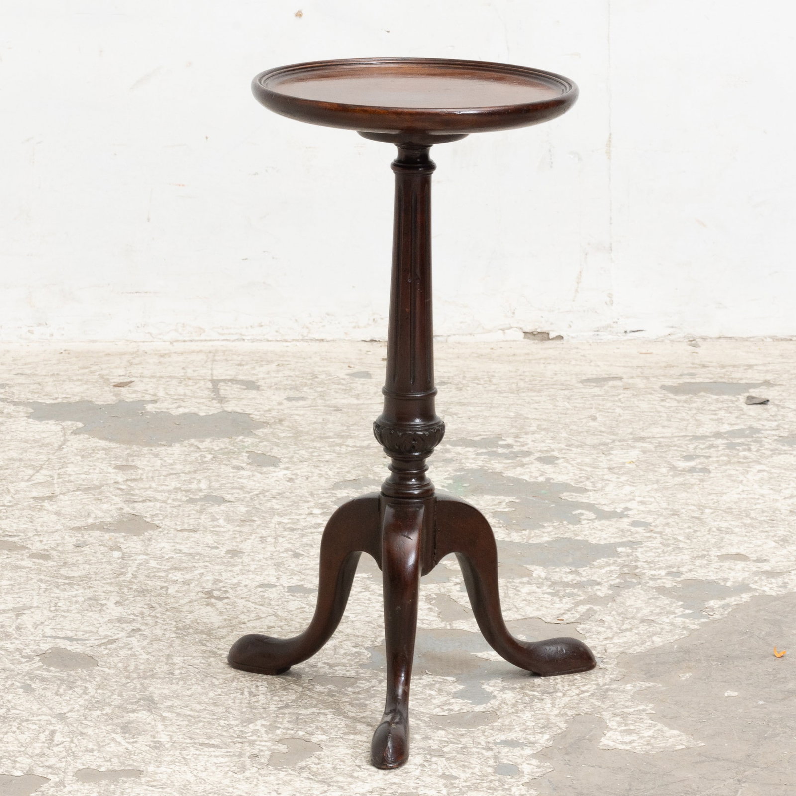 Georgian Style Mahogany Wine Table: * (20" h x 10 1/4" dia) Scratches