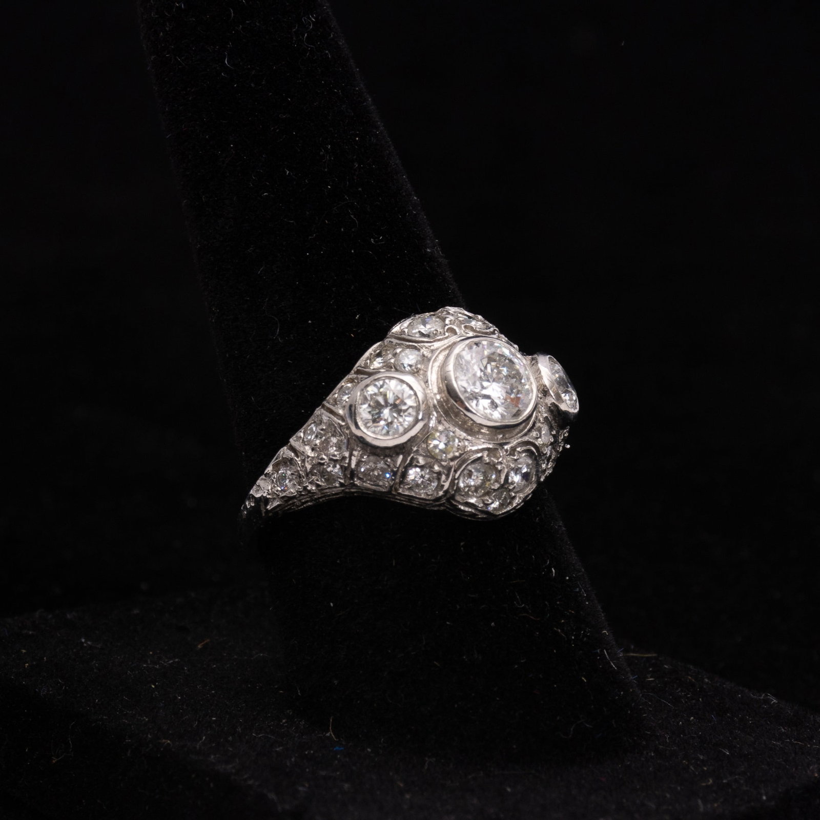 Platinum and Diamond Ring: Ap. 4 dwts * (Ring size 6 3/4) Good