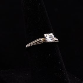 18KT White Gold and Diamond Ring
