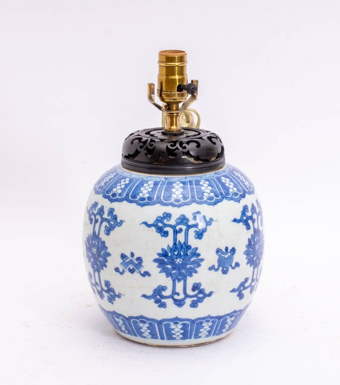 Chinese Porcelain Ginger Jar: Mounted as lamp * (12" h) Untested
