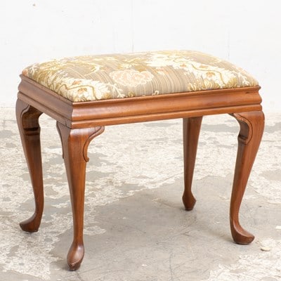 Upholstered Foot Stool: * (18" h x 21 1/2" w x 8" d) Scratches
