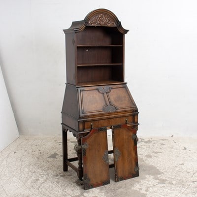 Victorian Style Secretary Bureau: (73 1/2" h x 31" w x 18" d) Missing hardware for shelving, scratches