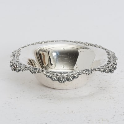 Tiffany & Co Sterling Bowl: Approx. 11.44 ounces (2" h x 9" dia) Good