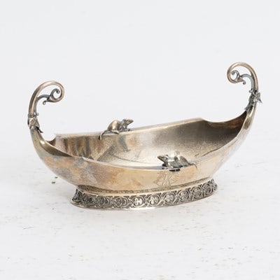 Sterling Oval Centerpiece: Approx.6.31 ounces (4" h x 7 1/2" w x 4 1/4" d) Good