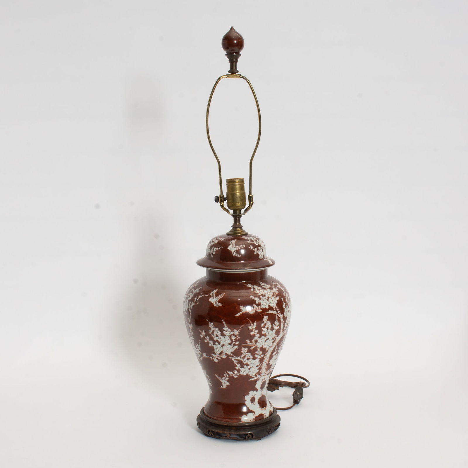 Chinese Porcelain Lidded Vase (1 of 6)