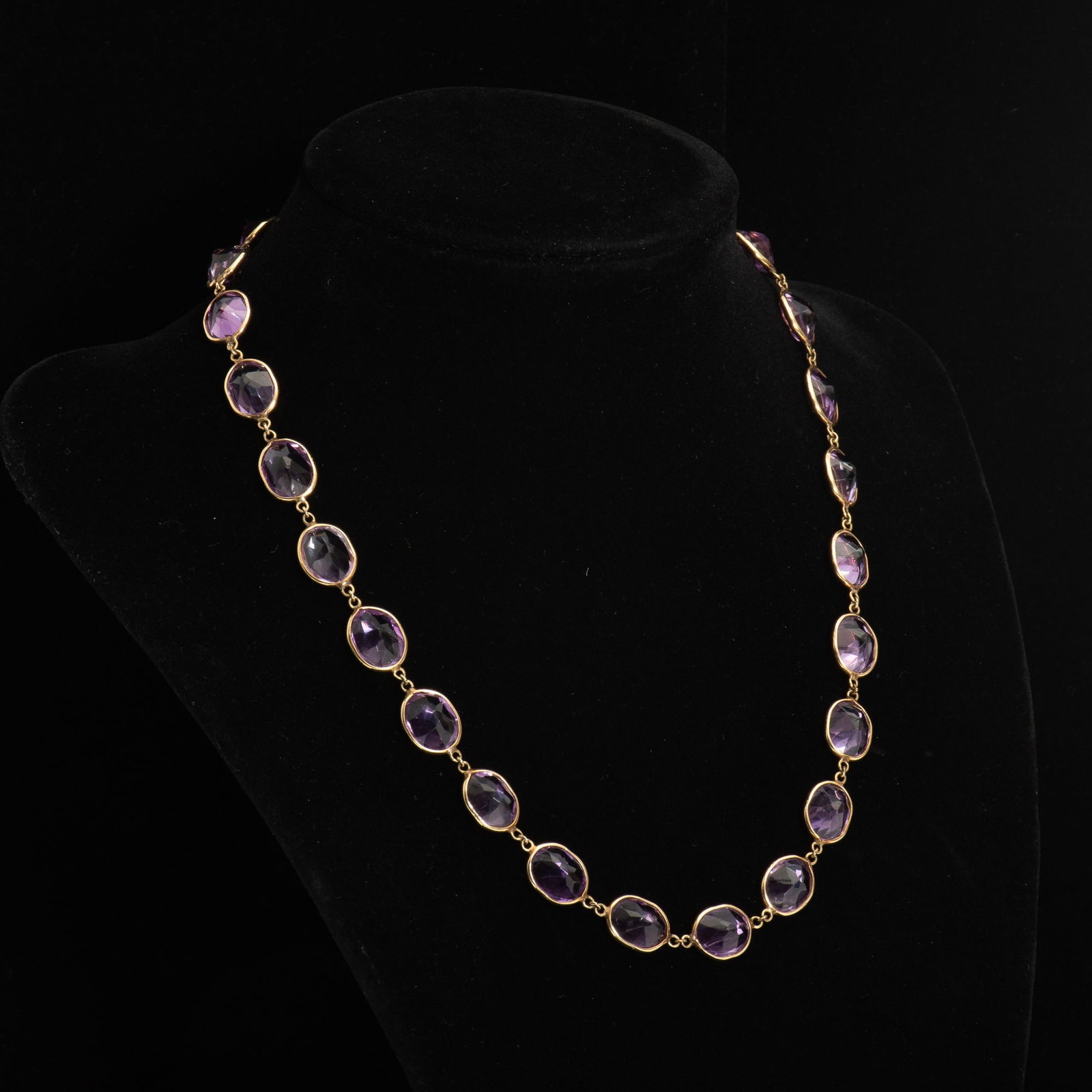 14KT Gold and Amethyst Chain Necklace: Ap. 11.6 dwts (17" l) Good