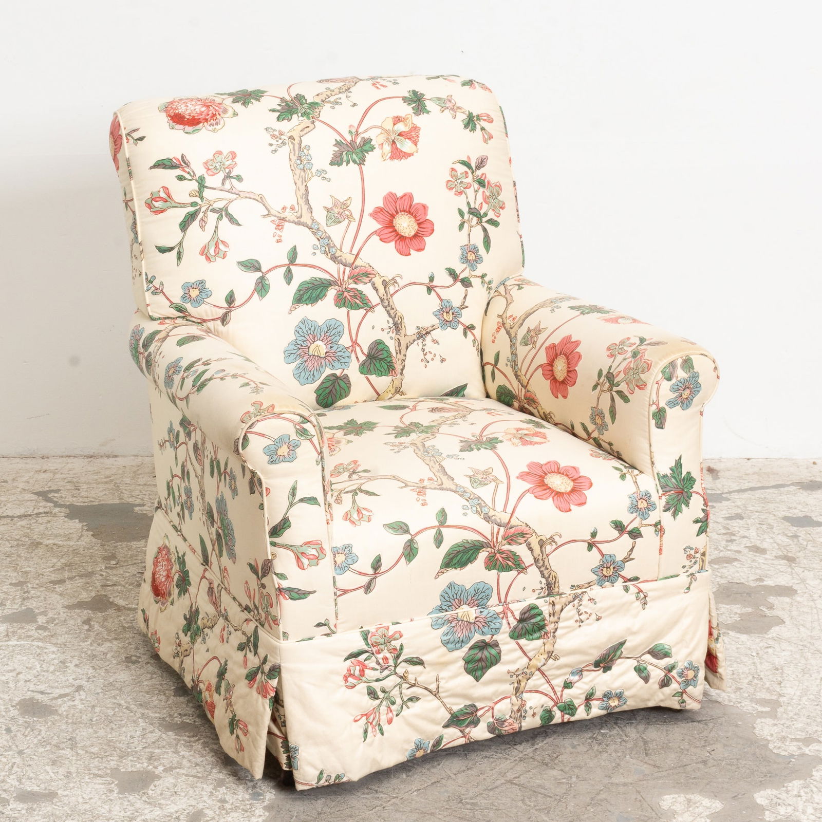 Cream Floral Upholstered Armchair: (34" h x 26" w x 24" d) Good