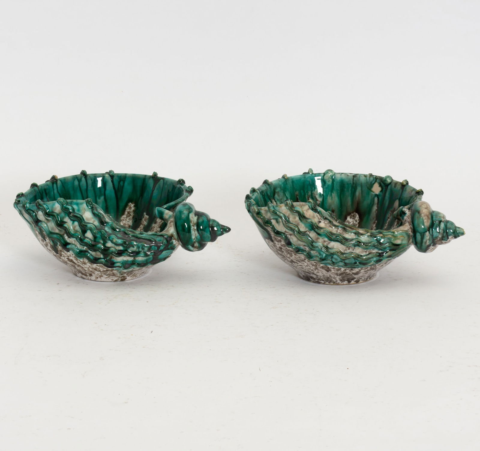 Par of Glazed Shell-Form Catchalls: 3" h x 8 1/4" w x 6 3/8" d