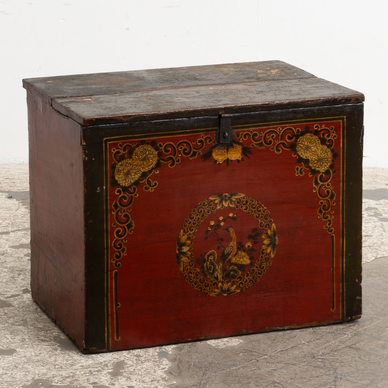 Paint Decorated Chest: (18 3/8" h x 22 3/4" w x 16" d)