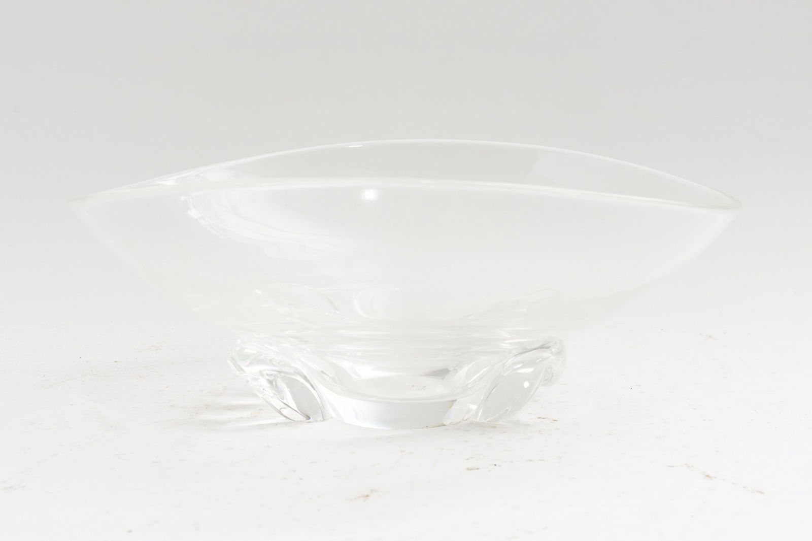 Steuben Glass Bowl: (4 1/2" h x 11 3/4" w x 10 3/8" d)