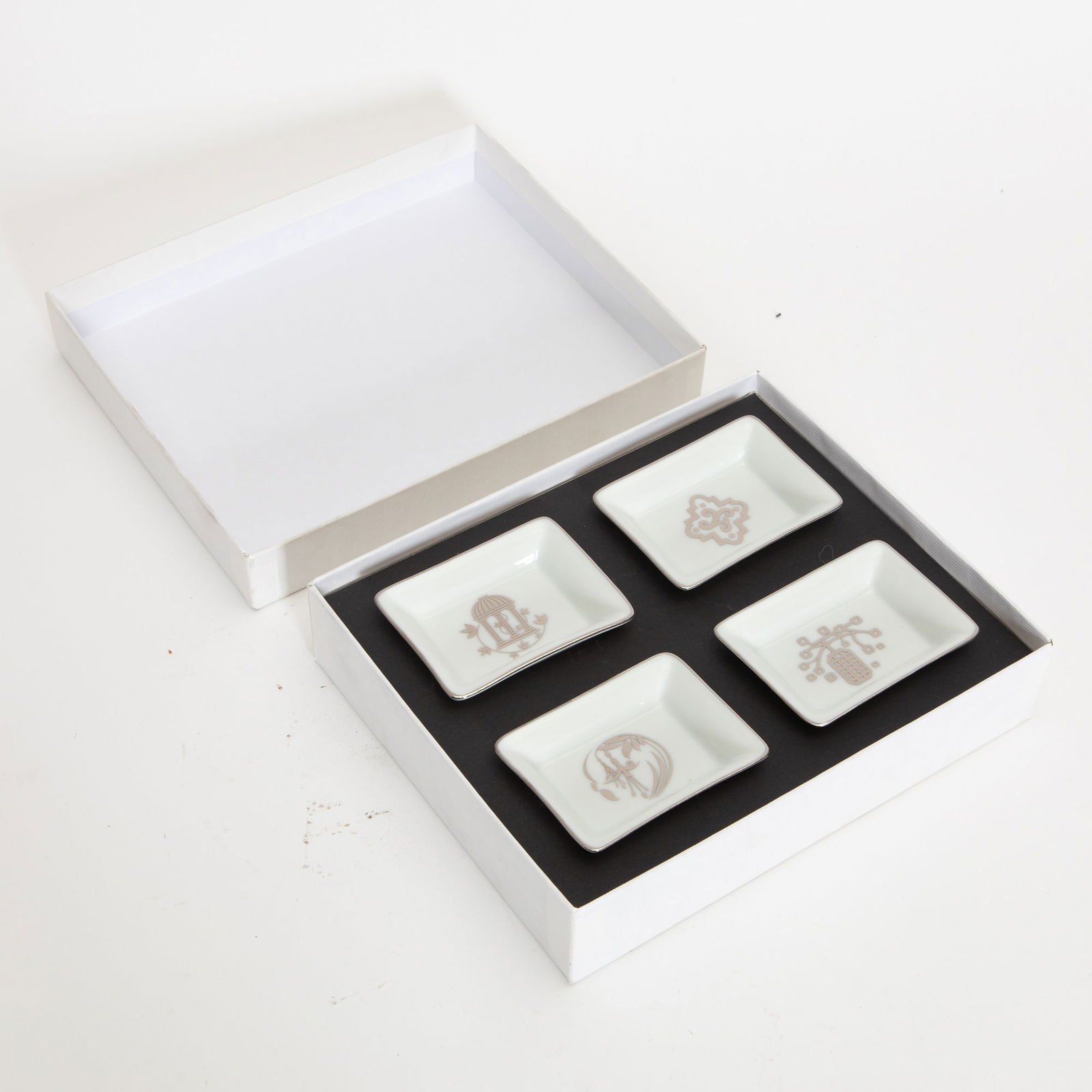 Set of Four Van Cleef & Arpels Porcelain Trinket Dishes (1 of 7)