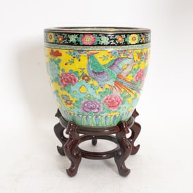 Chinese Porcelain Cache Pot