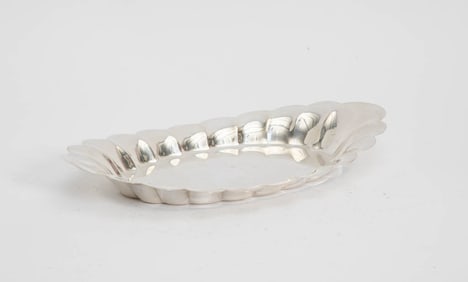 Sterling Oval Scallop Edge Tray