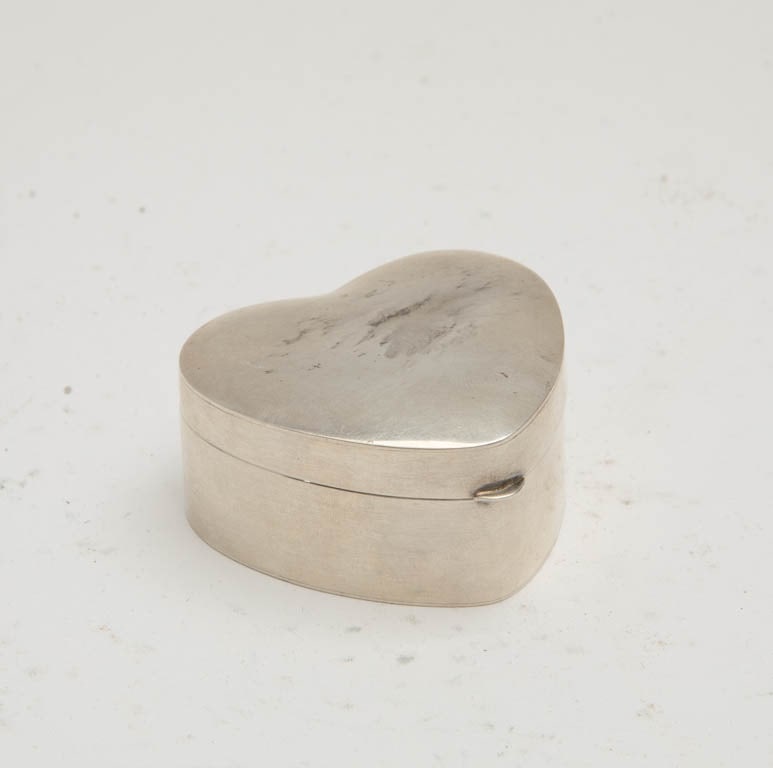 Sterling Heart Form Jewelry Box: Approx. 2 ounces (1" h x 2 1/4" w x 2" d) Scratches, lining not attached