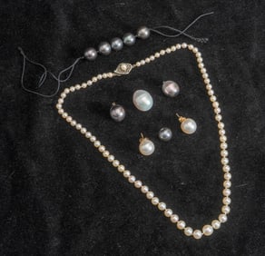 Group of Tahitian Gray Cultured Pearl and Cultured Pearl Jewelry and Fragments
