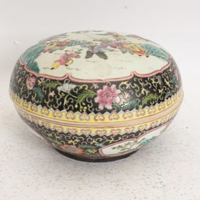 Chinese Enameled Porcelain Lidded Box