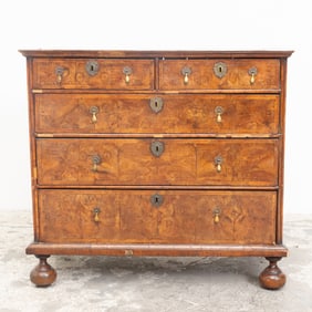 George I Walnut Oyster Veneered Chest of Drawers