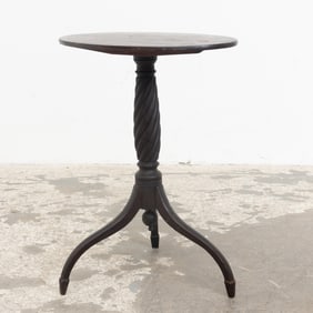 Oval-Shaped Federal Style Mahogany Tilt-Top Candle Stand