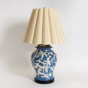 Chinese Porcelain Lidded Vase