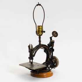 Sewing Machine Form Table Lamp