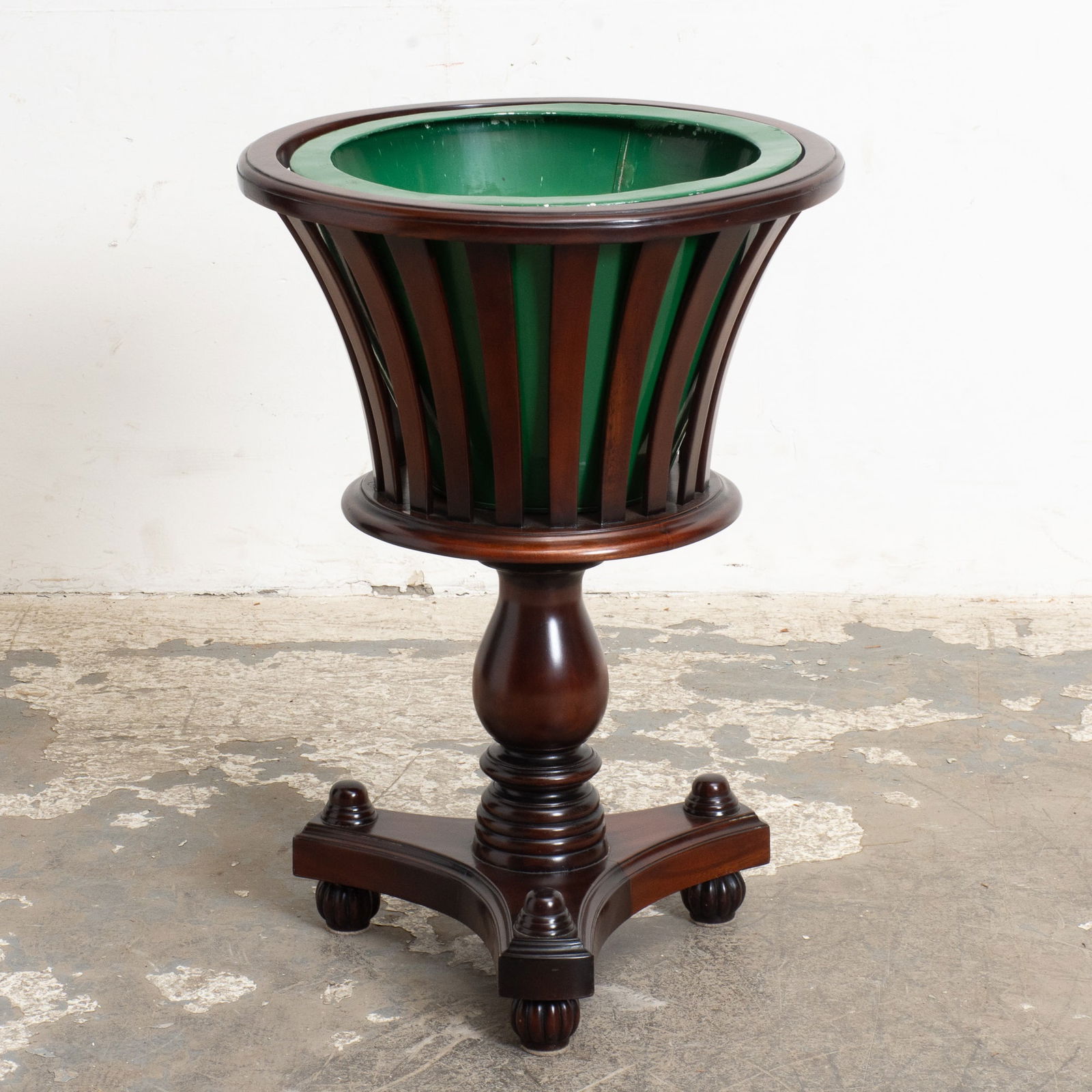 Georgian Style Planter (1 of 5)