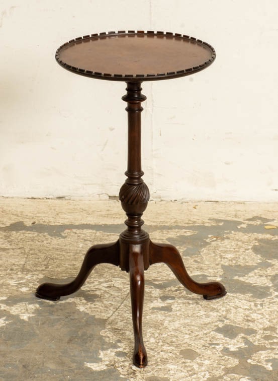 George III Style Mahogany Wine Pedestal: - (21 1/4" h x 15" dia) Old repair