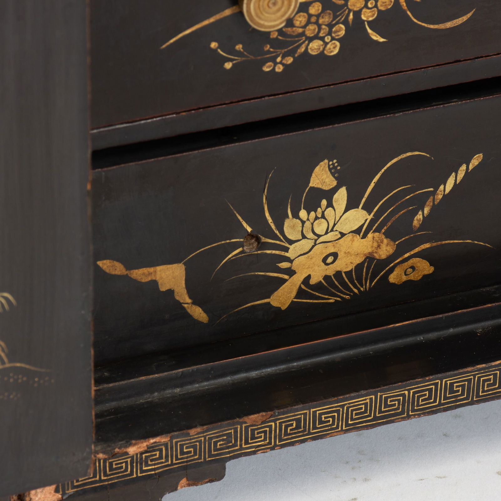 Chinese Export Lacquer Table Top Cabinet - 2