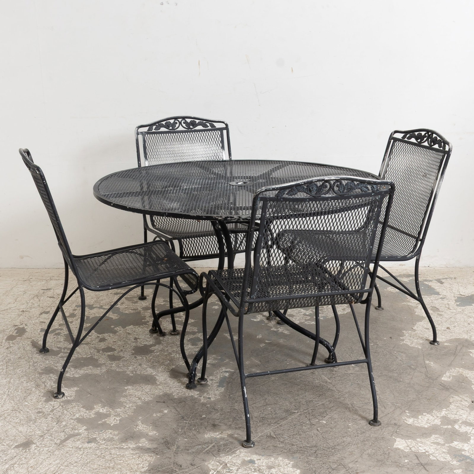 Painted Metal Patio Set (1 of 9)