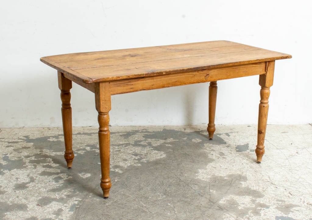 Farmhouse Style Pine Table (1 of 8)