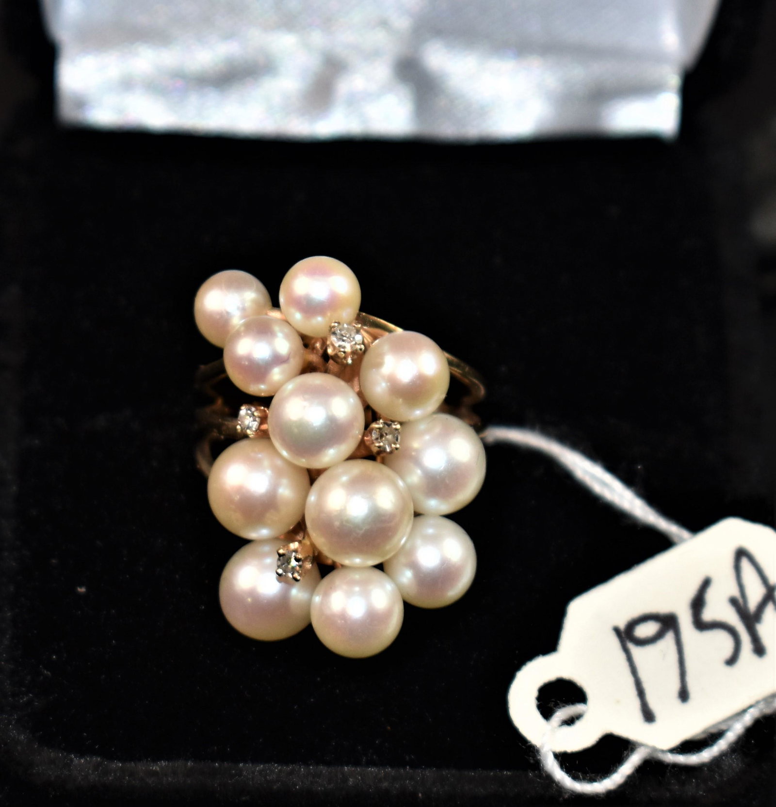 ELEGANT PEARL & DIAMOND 14K YELLOW GOLD RING: 14K YELLOW GOLD DIAMOND & PEARL RING. RING CONTAIN: (4) ROUND FULL CUT DIAMOMDS, PRONG SET, MEASURING 1.7MM .02CT - CARAT: .08 TDW - CLARITY: SI1 - COLOR: H-I. (11) ROUND WHITE PEARLS, MEASURING 4.7 M
