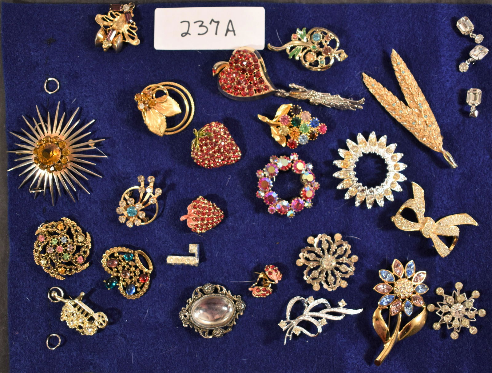 FASHION JEWELRY - SPARKLY BROACHES AND PINS (1 of 2)