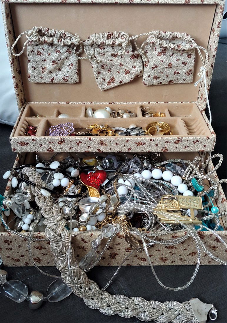 JEWELRY BOX FILLED WITH COSTUME JEWELRY (1 of 2)