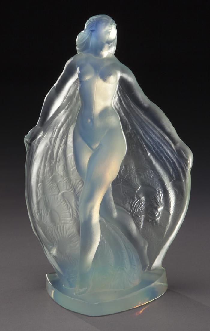Sabino opalescent Isadora figure.: Sabino opalescent Isadora figure. Signed, "Sabino". 9.5"H, Circa - 20th C.