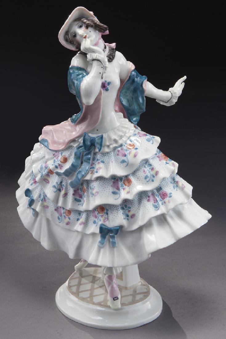 Meissen Russian Ballet porcelain figure "Estrelle": Meissen Russian Ballet porcelain figure "Estrelle" from the Russian Ballet "Karneval", original model by Paul Scheurich c.1913-1923, model # D285, with blue crossed swords mark cancelled due to firing