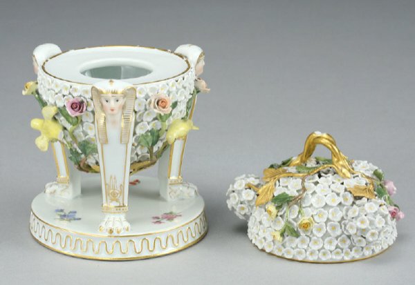 A Meissen porcelain Snowball covered ink well - 2