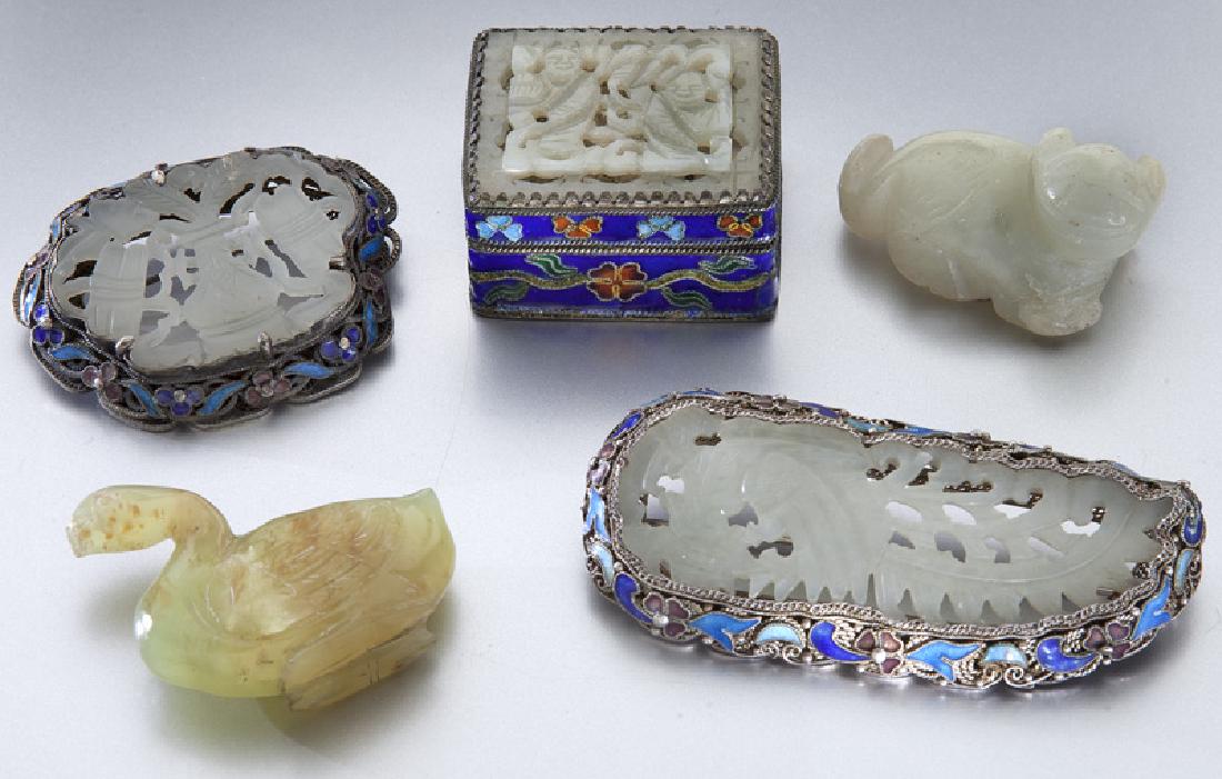 (5) Pcs. Chinese Ming to Qing carved jade,: (5) Pcs. Chinese Ming to Qing carved jade, including: (1) cat; (1) duck; (2) brooches; and (1) box. 2.75"L, Circa - 17th - 19th C.