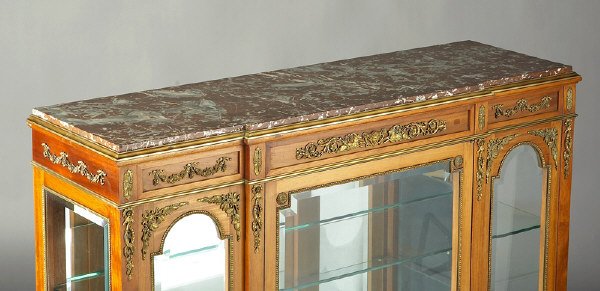 Ormolu mounted mahogany breakfront vitrine - 3