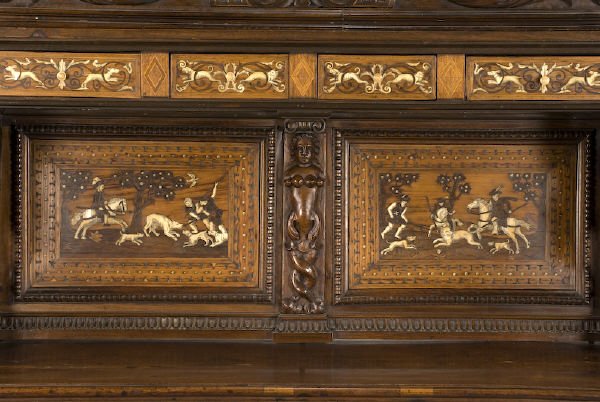 Italian Renaissance style walnut buffet - 3