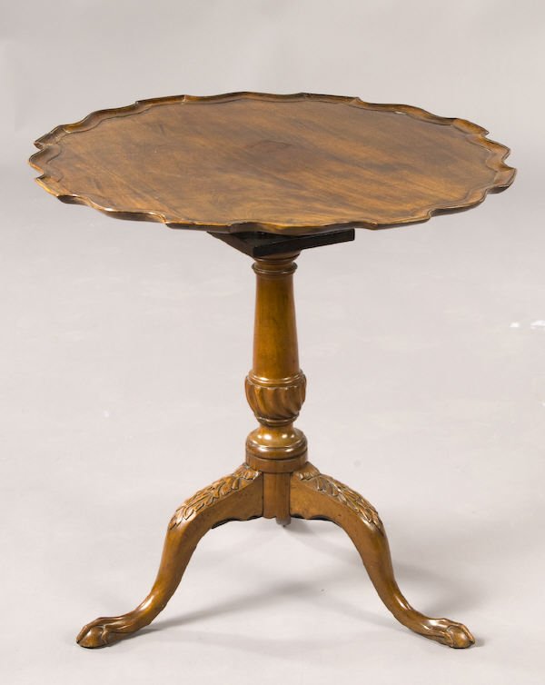 English Georgian mahogany tilt top table