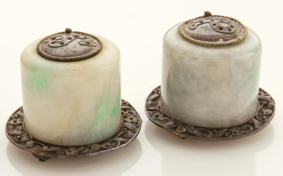 Jade salt & pepper shakers. (1 of 5)