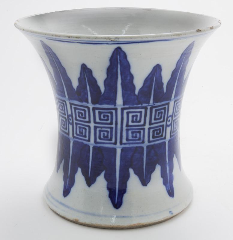 Chinese Qing blue & white porcelain brushpot, (1 of 5)