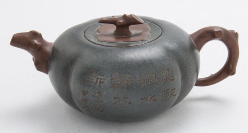 Chinese Yixing teapot by Wu Yun Gen, (1 of 8)