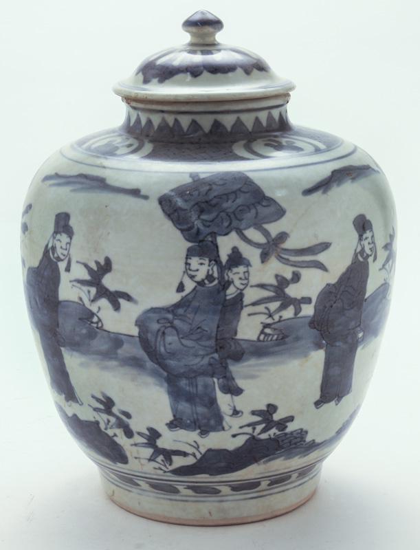 Chinese Ming blue and white covered jar, (1 of 7)
