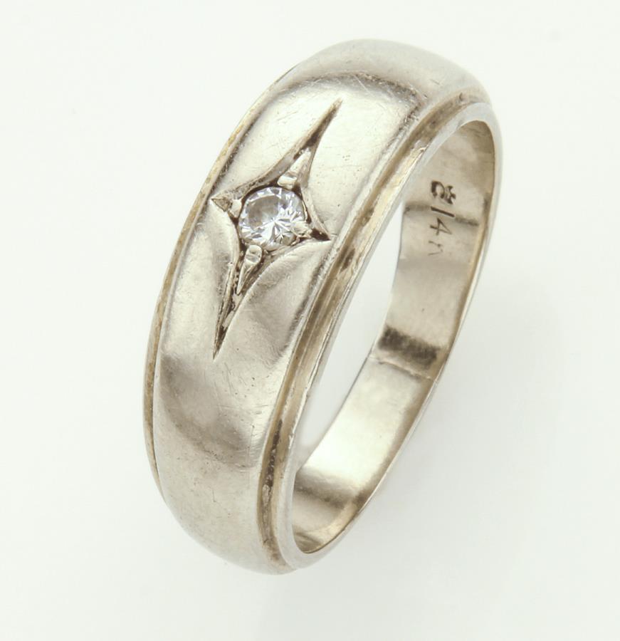 14K white gold and diamond men's ring. (1 of 3)