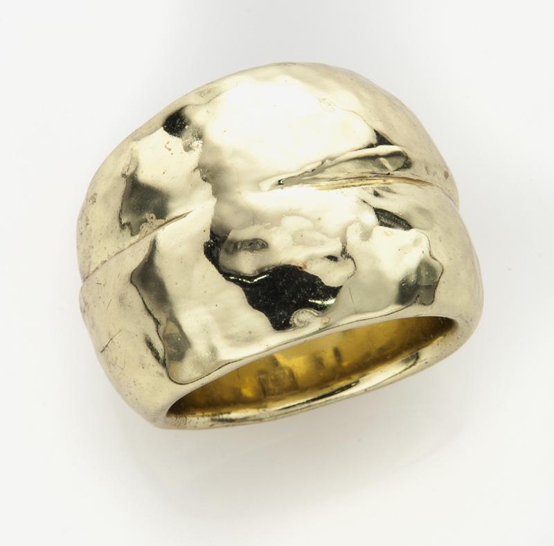 Ippolita 18K yellow gold ring,: Ippolita 18K yellow gold ring, in hammered gold. Stamped, "Ippolita 18K". Approx. 4.67 grams. Size: 7,