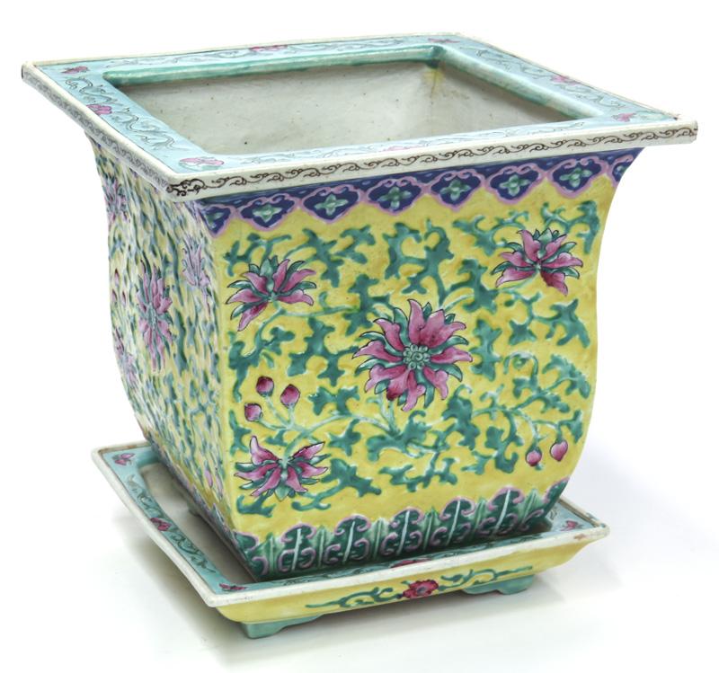 Chinese Qing famille rose square porcelain planter (1 of 7)