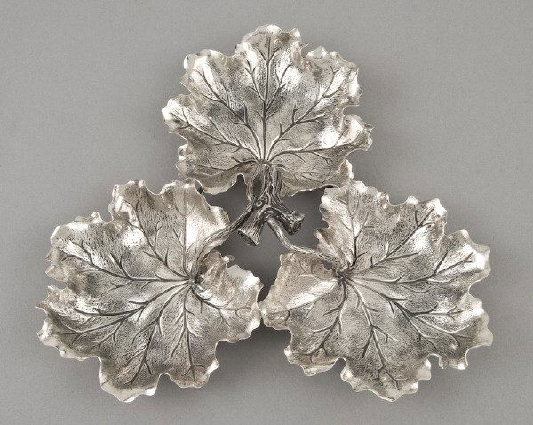 Italian Buccellati sterling silver three leaf tray: in the geranium pattern. Marked for the Clementi Fabrica Argenteria SRL silver factory and Bologna, "Gianmaria Buccellati, .925". 8.5 troy ozs. 8.5" Dia, Circa - 20th C.