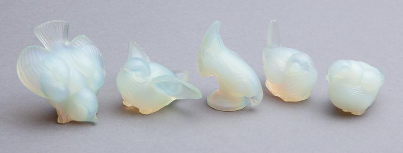 (5) Sabino opalescent glass bird figures.: (5) Sabino opalescent glass bird figures. Each marked for Sabino. Tallest: 2"H,