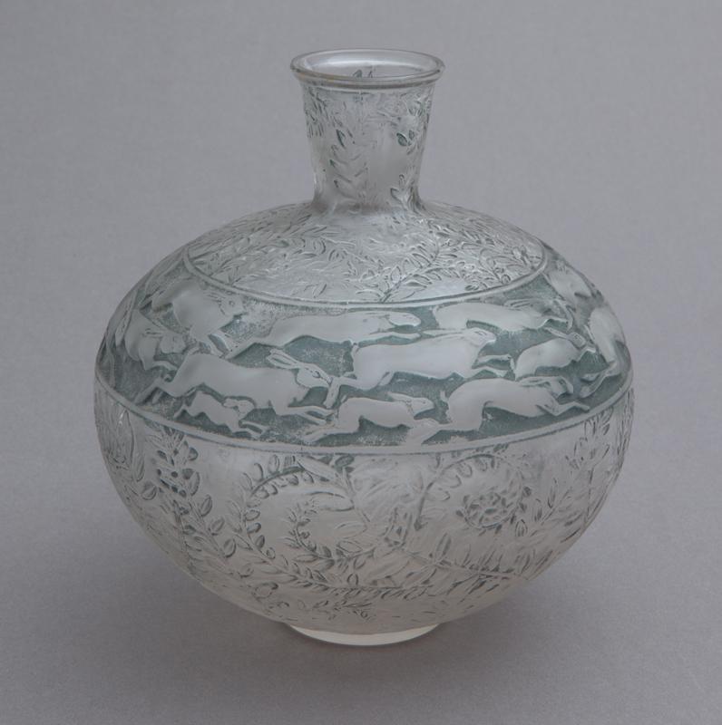 R. Lalique Lievres vase (1 of 7)