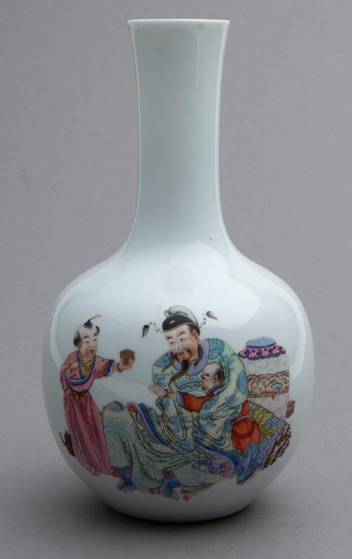 Chinese Republic porcelain vase (1 of 7)
